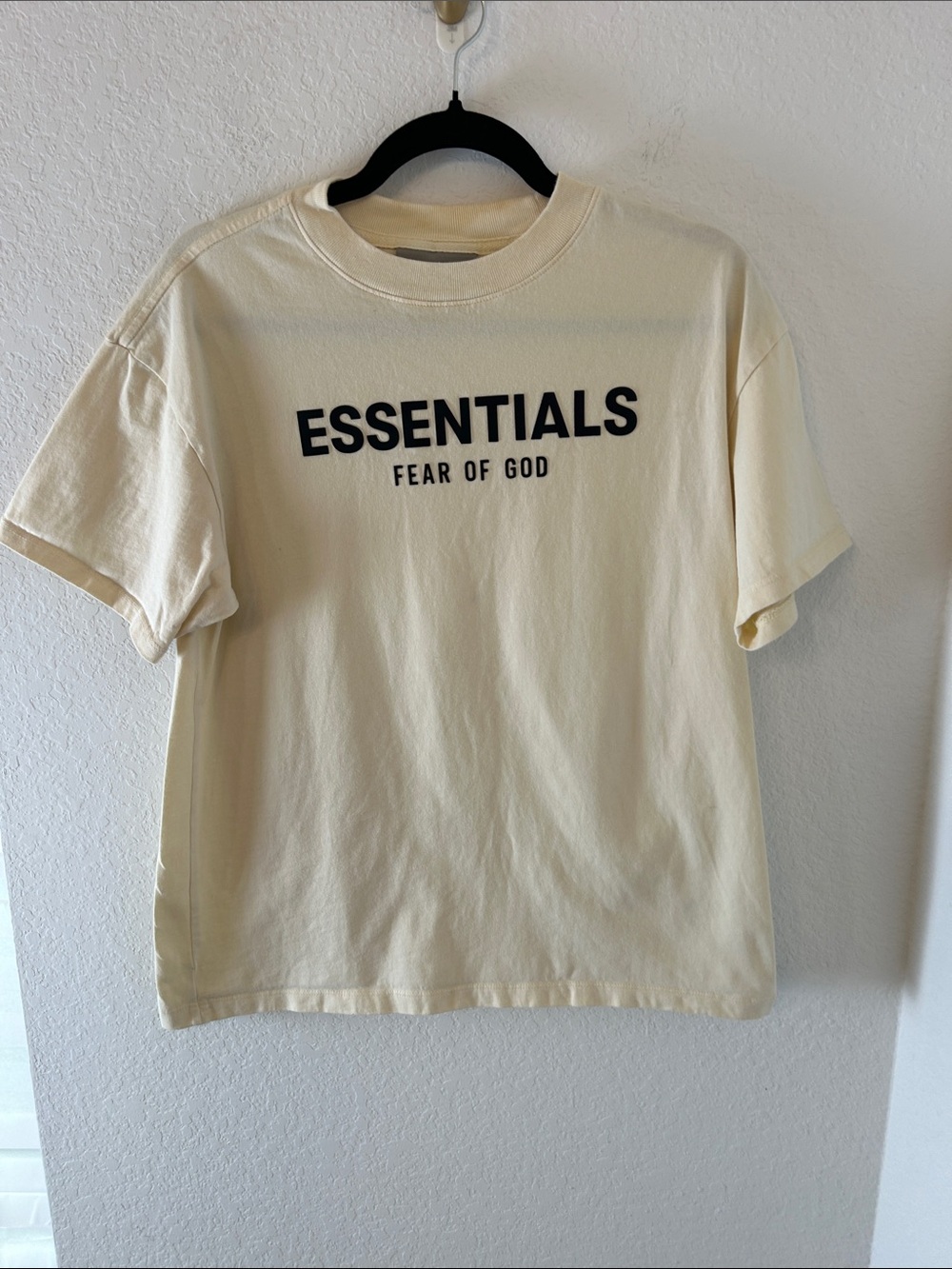 Essentialsl Fear of God cream is short sleeve top youth xxl 14/16 -women small